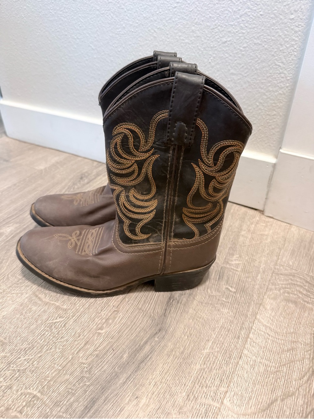 Kids Brown Western Pull-On Cowboy Boots with Embroidered Shaft